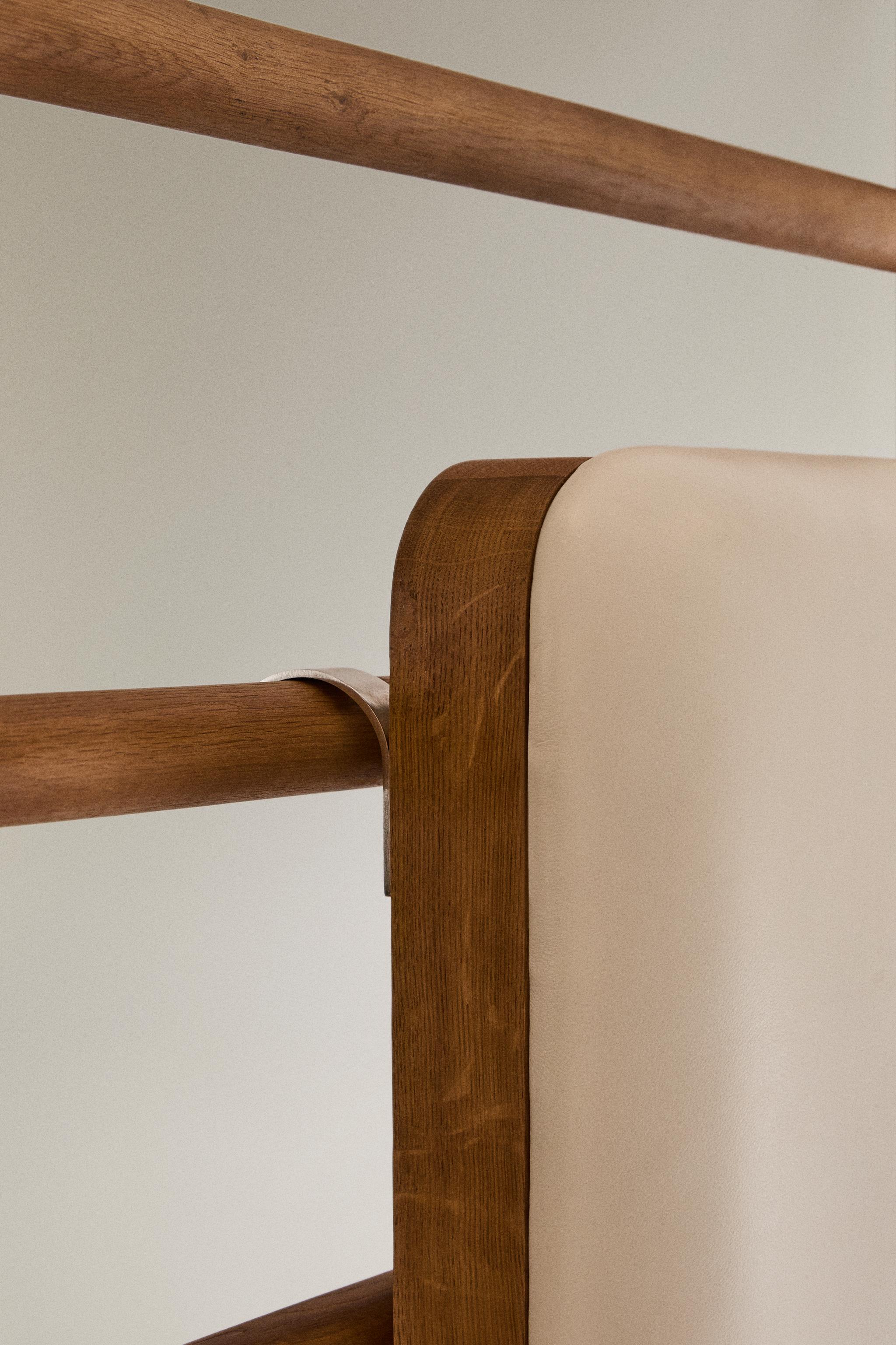 ADJUSTABLE LEATHER LADDER BENCH